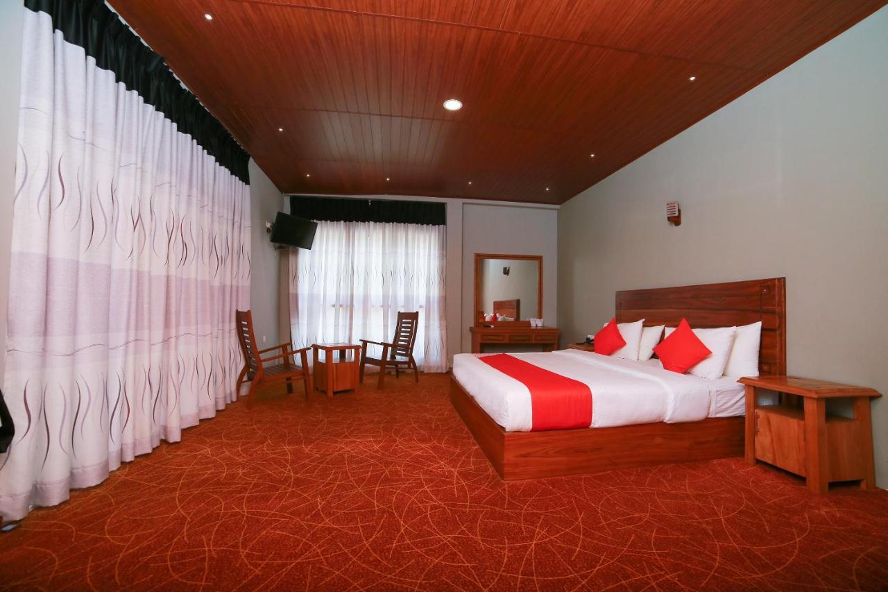 Oyo 278 Hotel Rivelka Kundasale Rom bilde
